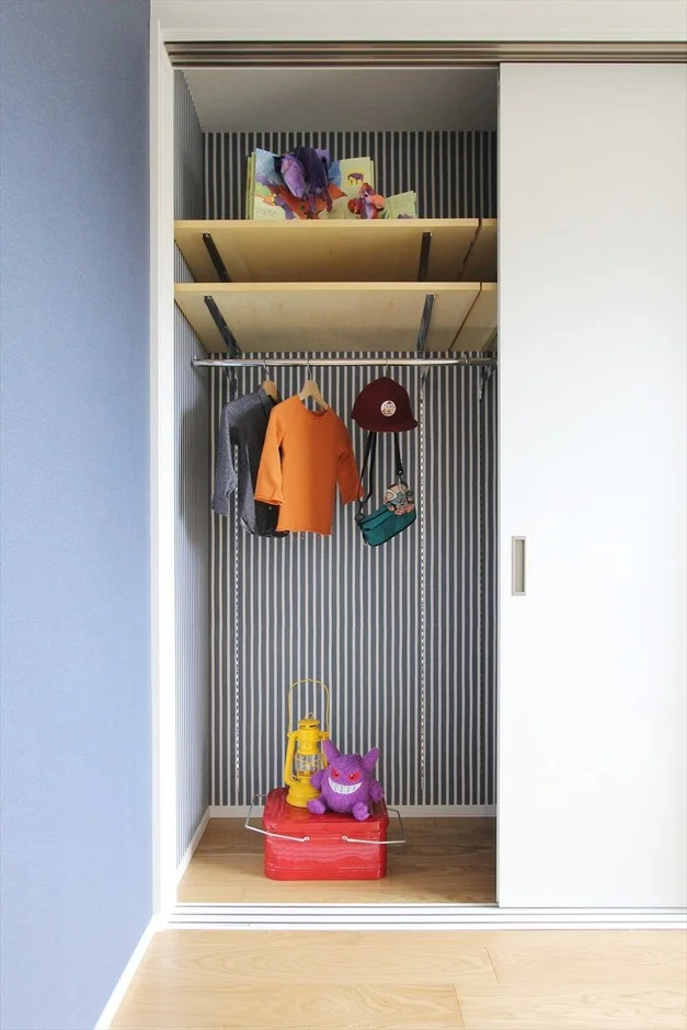 遊び心ある子ども部屋の収納
