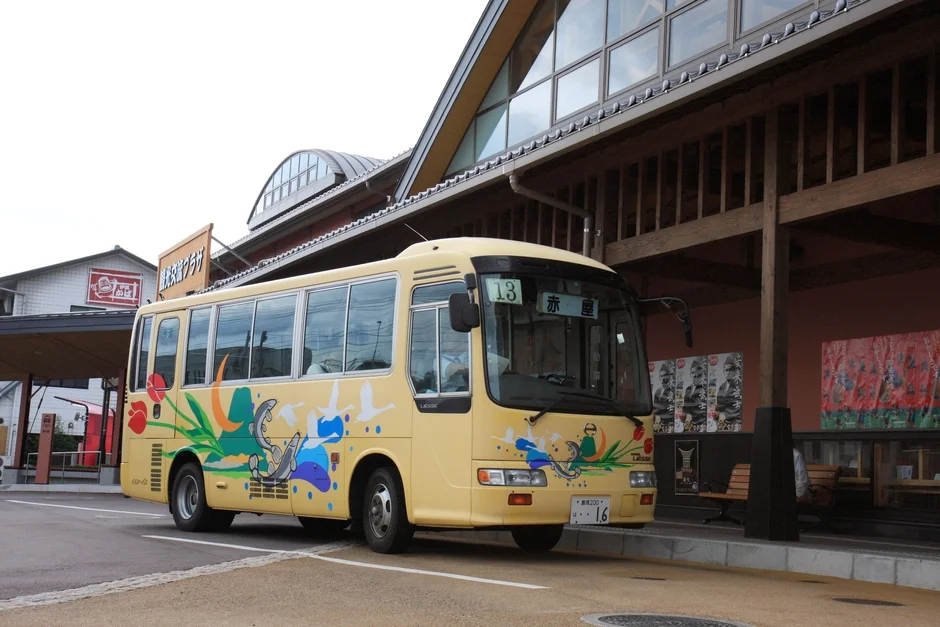 大新東グループのバス