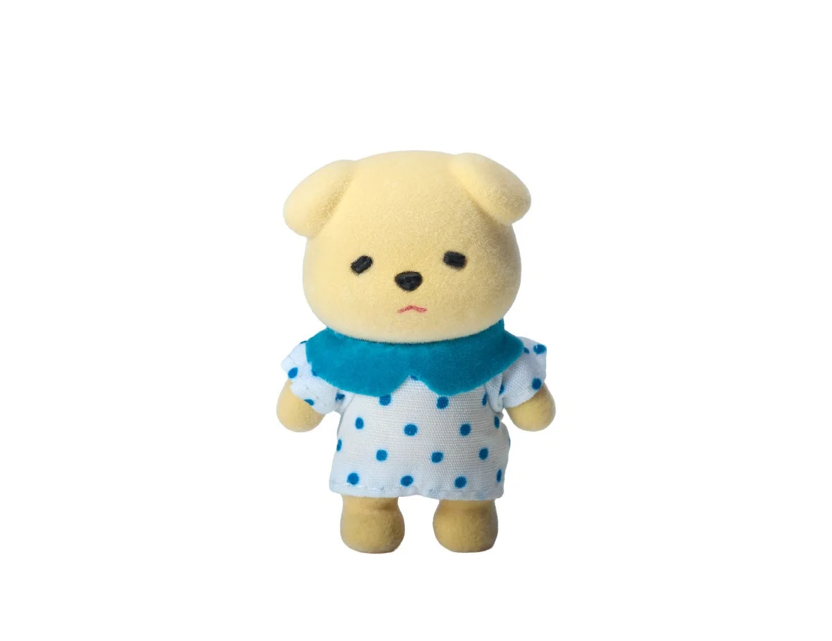 洋服を着たイヌのフィギュア