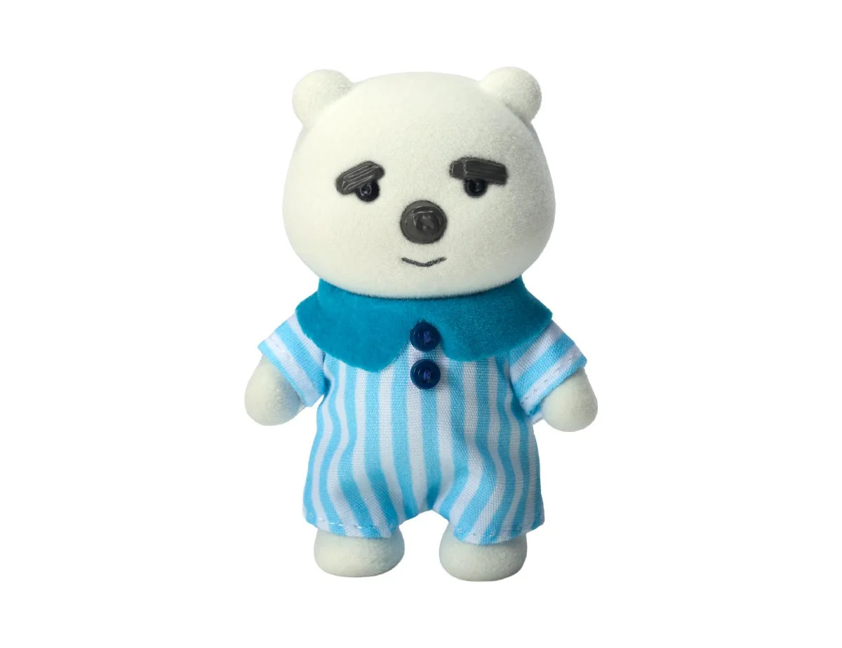洋服を着たシロクマのフィギュア