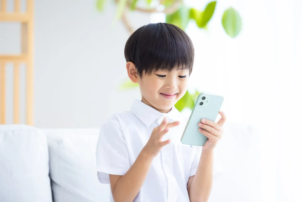 保護者の66%が生成AIを利用する中で、自由研究での利用をすすめるのはわずか9%に留まる