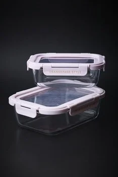 透明なガラス製密閉保存容器が2つ積み重ねて置かれています