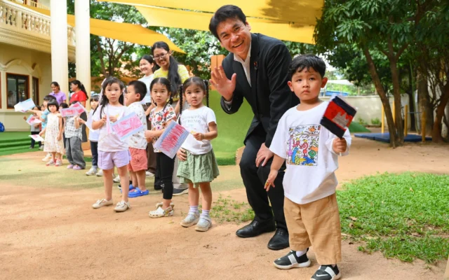 松本洋平 文部科学大臣がカンボジアの日本式幼稚園JISPPを視察！海外での日本式教育実践を視察