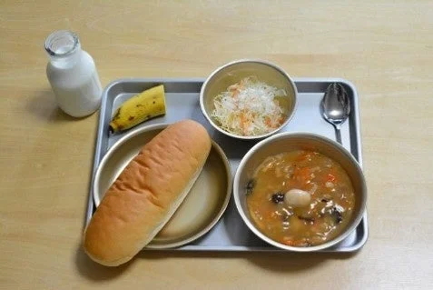 学校給食のイメージ