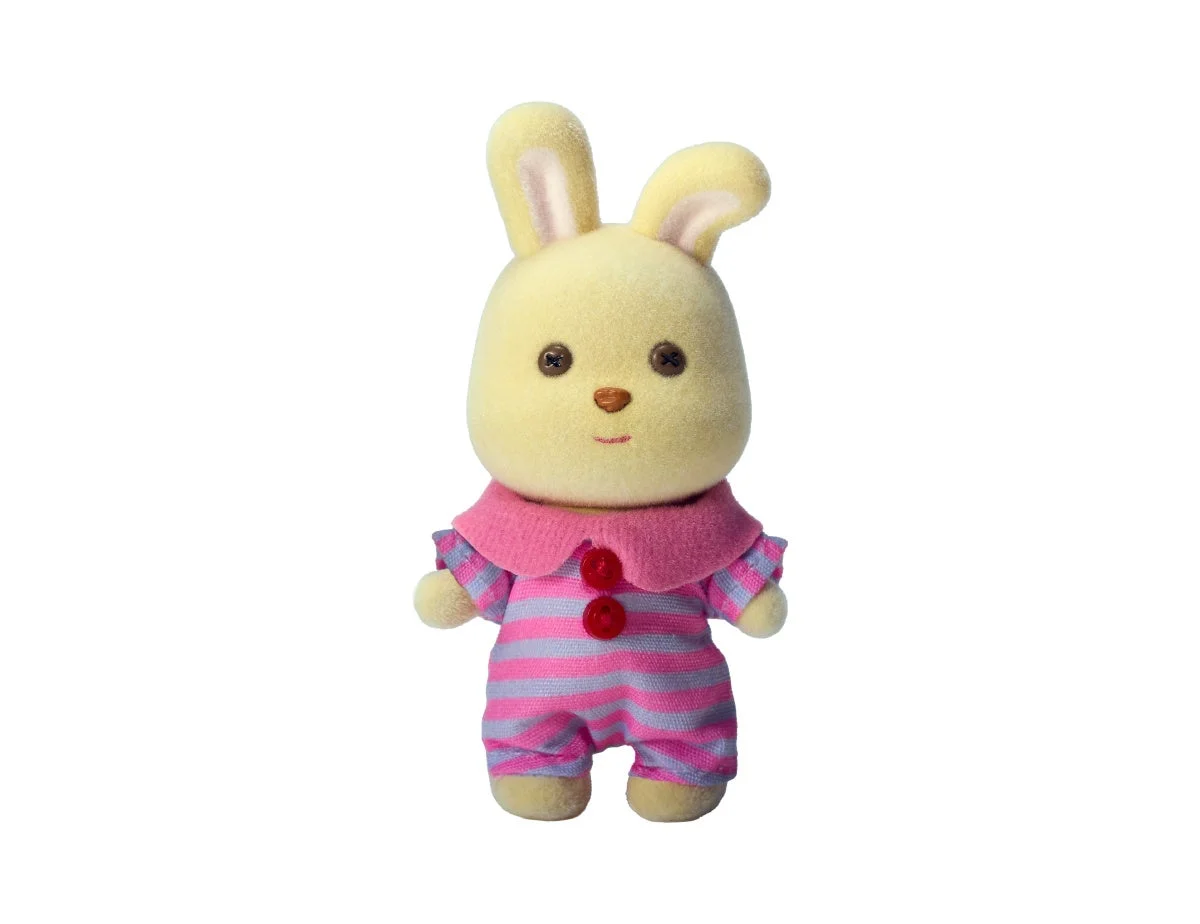 洋服を着たウサギのフィギュア