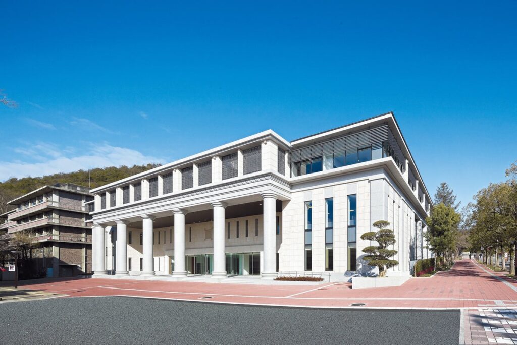 【小学生・中学生・高校生対象】立命館大学平井嘉一郎記念図書館開館10周年企画「知ろう、学ぼう、本の世界 図書館ツアー＆お仕事体験」を11月21日（土）に京都で開催！