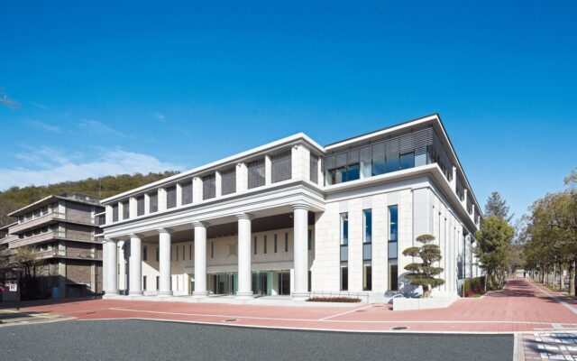【小学生・中学生・高校生対象】立命館大学平井嘉一郎記念図書館開館10周年企画「知ろう、学ぼう、本の世界 図書館ツアー＆お仕事体験」を11月21日（土）に京都で開催！