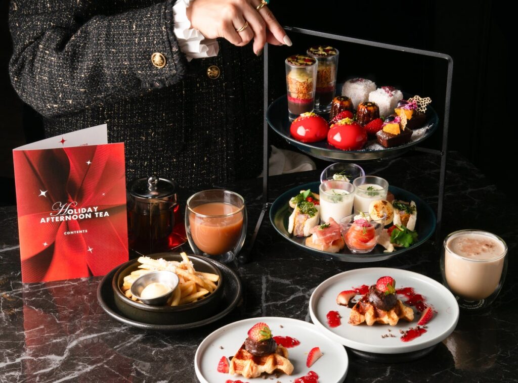 華やかでロマンチックな世界観の煌めく「ホリデーアフタヌーンティー」期間限定で登場!