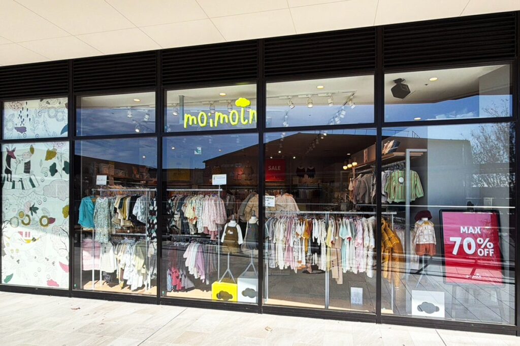 韓国発ベビー・キッズ服ブランド「モイモルン」、南町田グランベリーパーク店が2周年――前年同期比105%の売上を維持し、地域に根差した店舗運営を継続