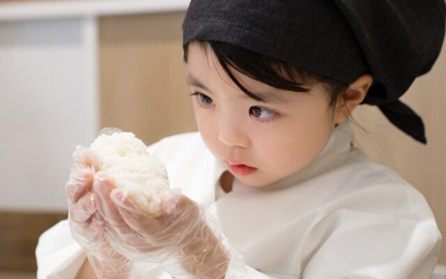 【10月3日開催】「おむすび専門店」の食育。“むすぶ”のは、お米だけじゃない。親子と地域をむすぶ、おにまるの「おむすび体験」