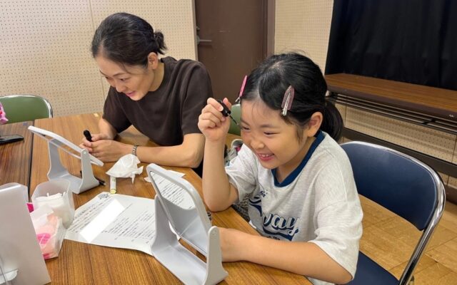 メイクが勉強やスポーツに役立つ？メイクがもたらす心理的効果を専門家が解説
